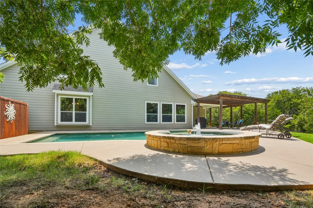 150 Fall Creek Grapevine, TX 76051