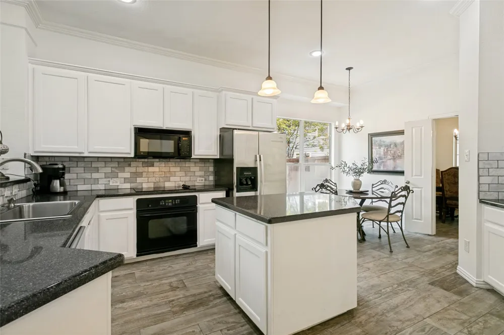 150 Fall Creek Grapevine, TX 76051