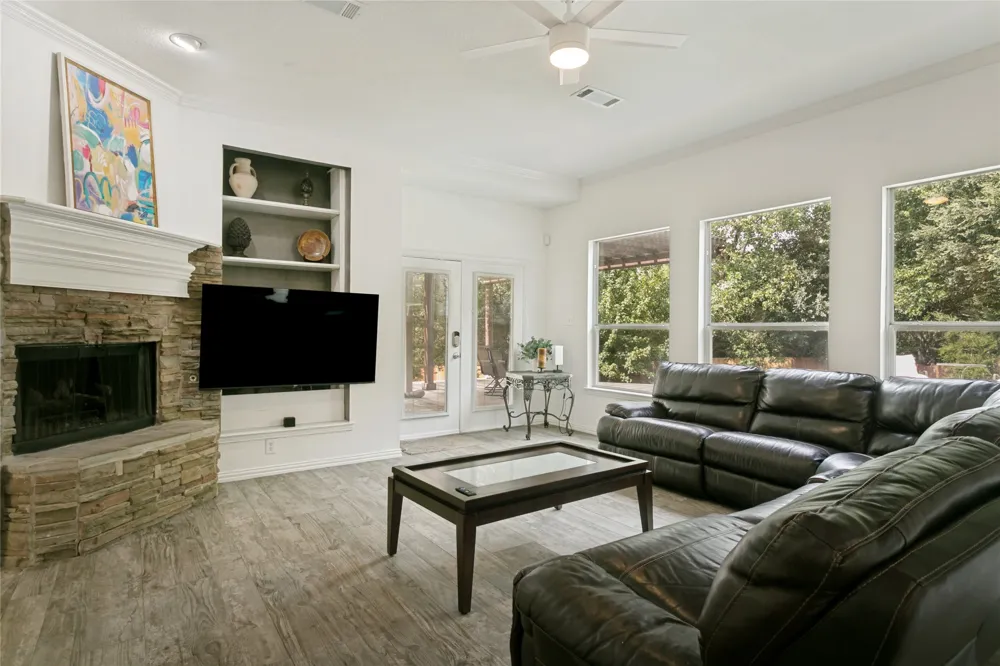 150 Fall Creek Grapevine, TX 76051