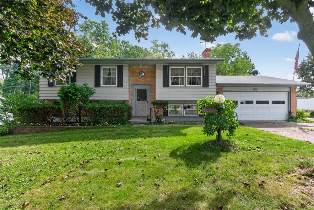 611 Charleston Road Lansing, MI 48917