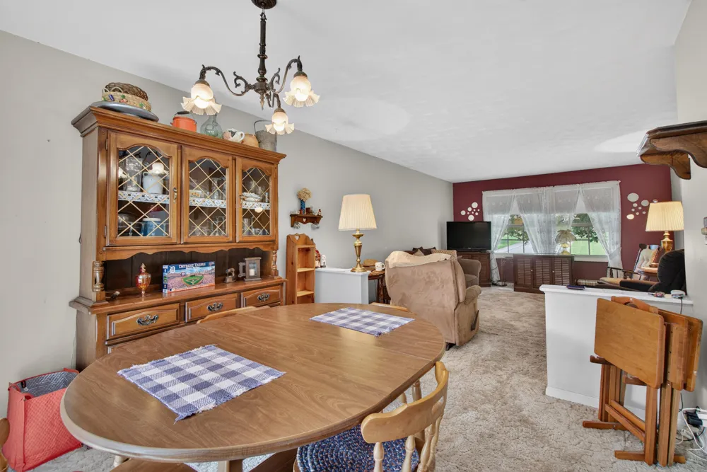 611 Charleston Road Lansing, MI 48917