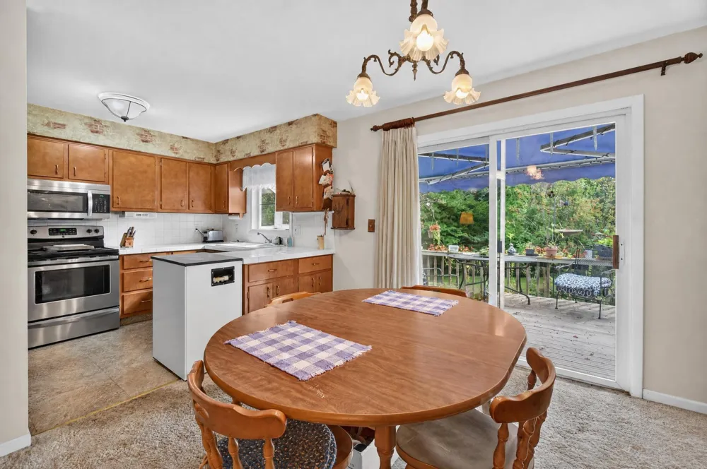 611 Charleston Road Lansing, MI 48917