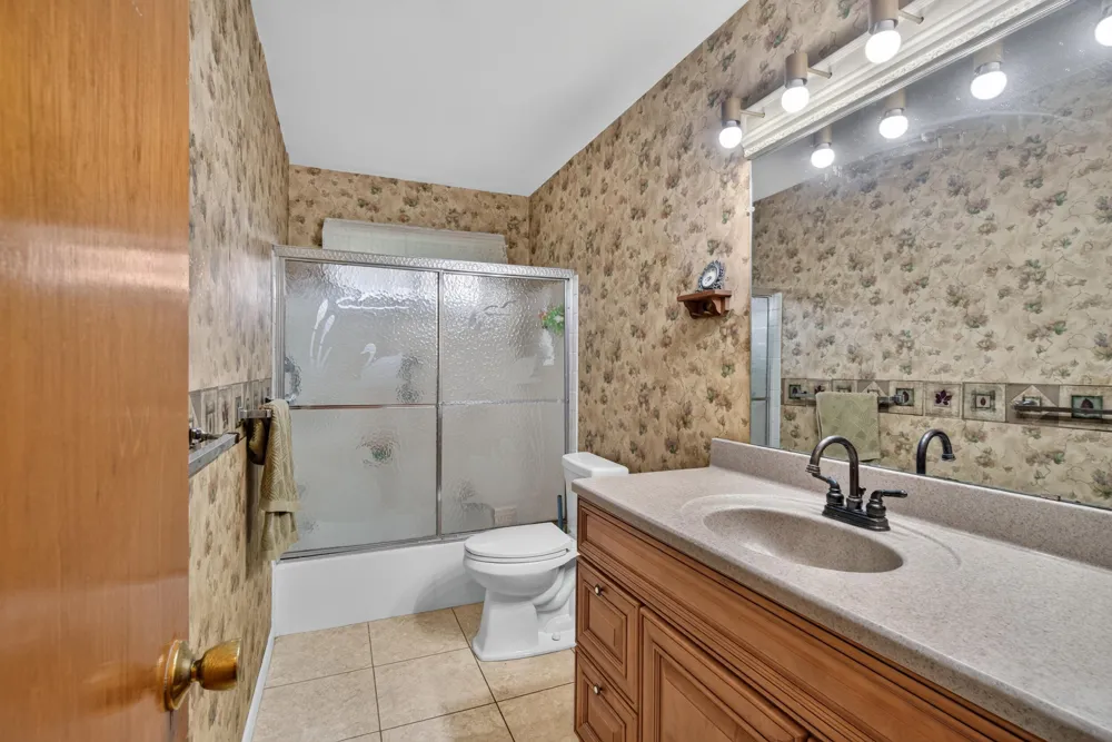 611 Charleston Road Lansing, MI 48917