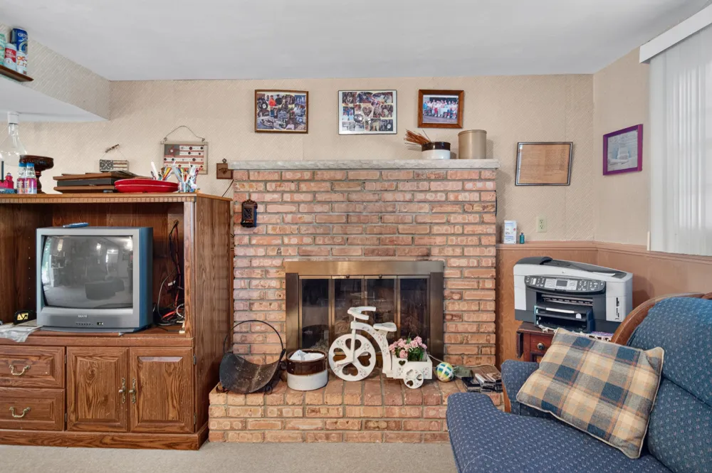611 Charleston Road Lansing, MI 48917