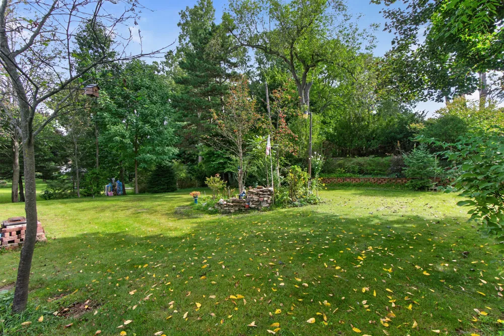 611 Charleston Road Lansing, MI 48917