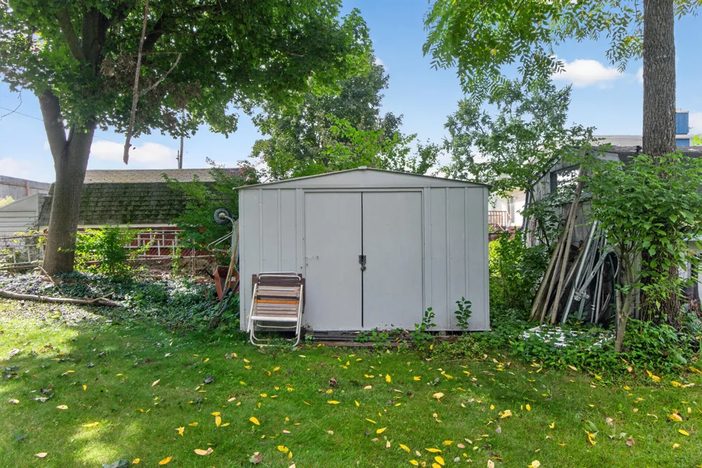 611 Charleston Road Lansing, MI 48917