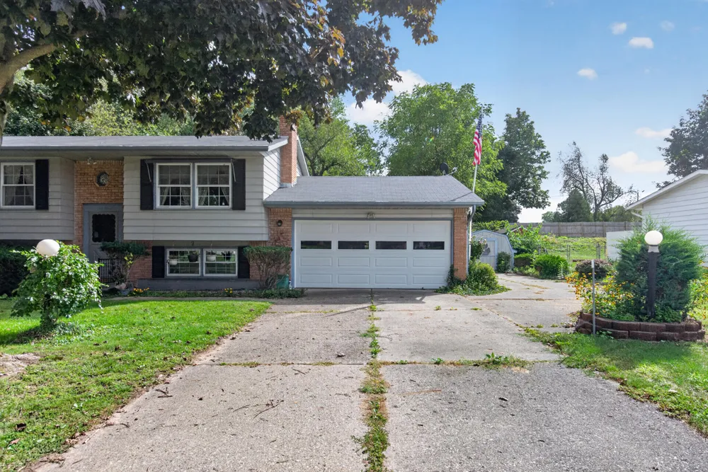 611 Charleston Road Lansing, MI 48917