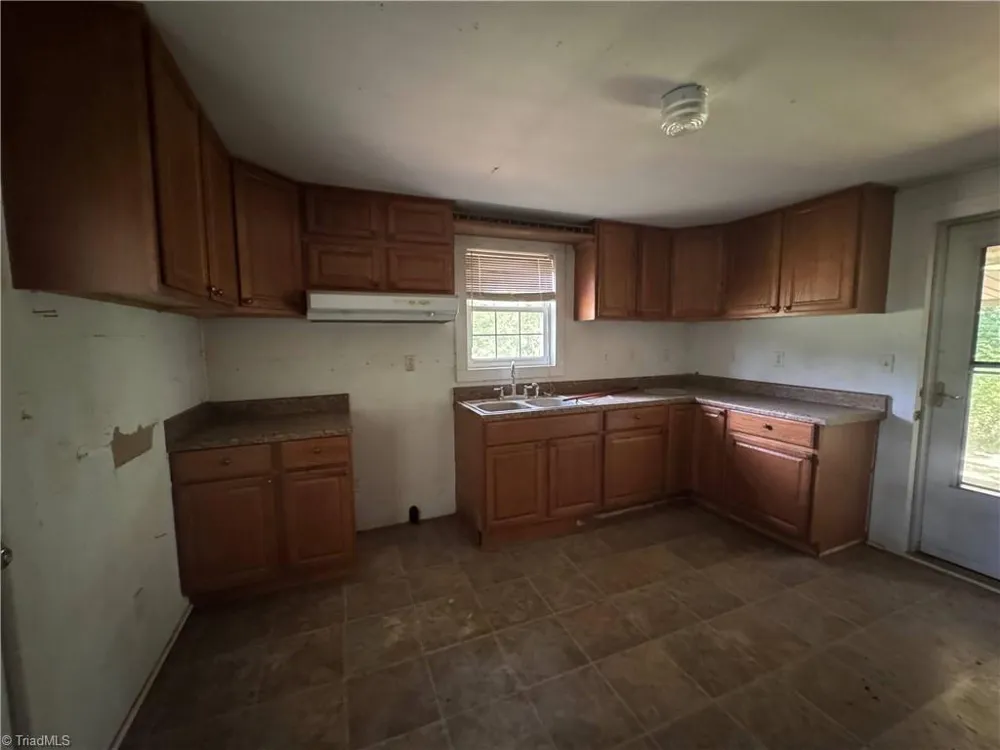 8650 Bull Road Colfax, NC 27235