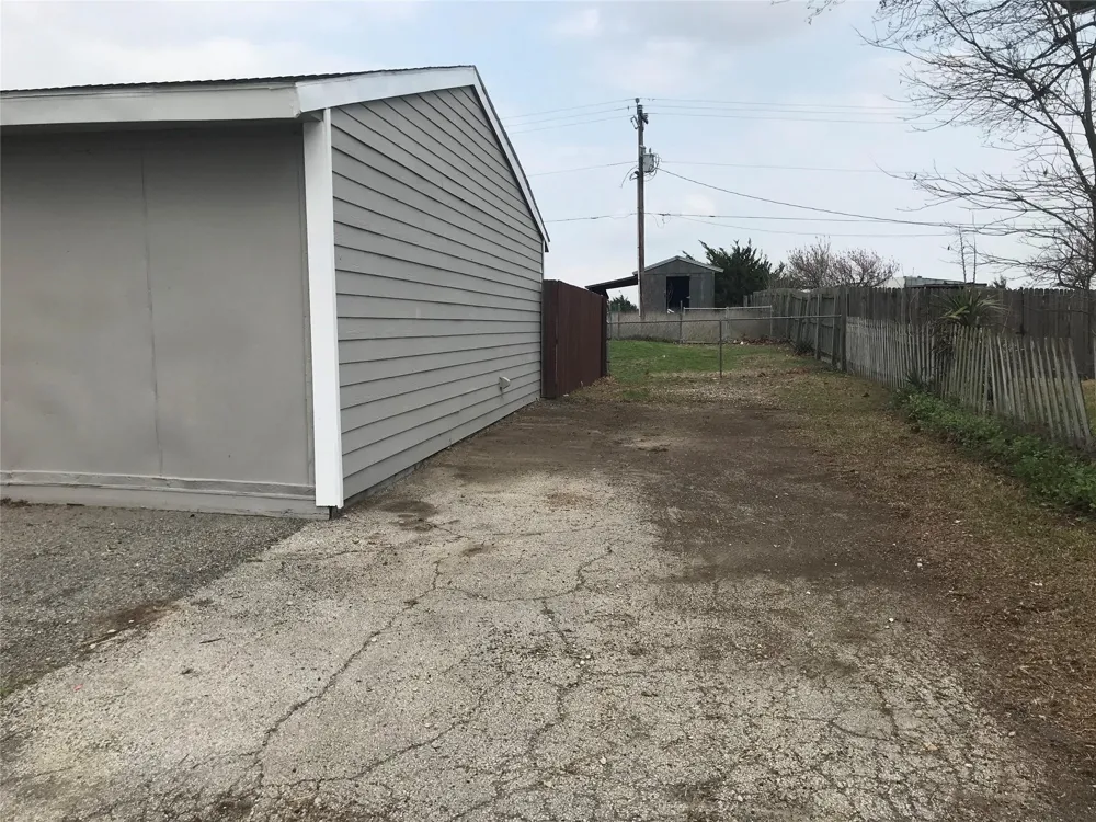 303 Raymond Street Farmersville, TX 75442