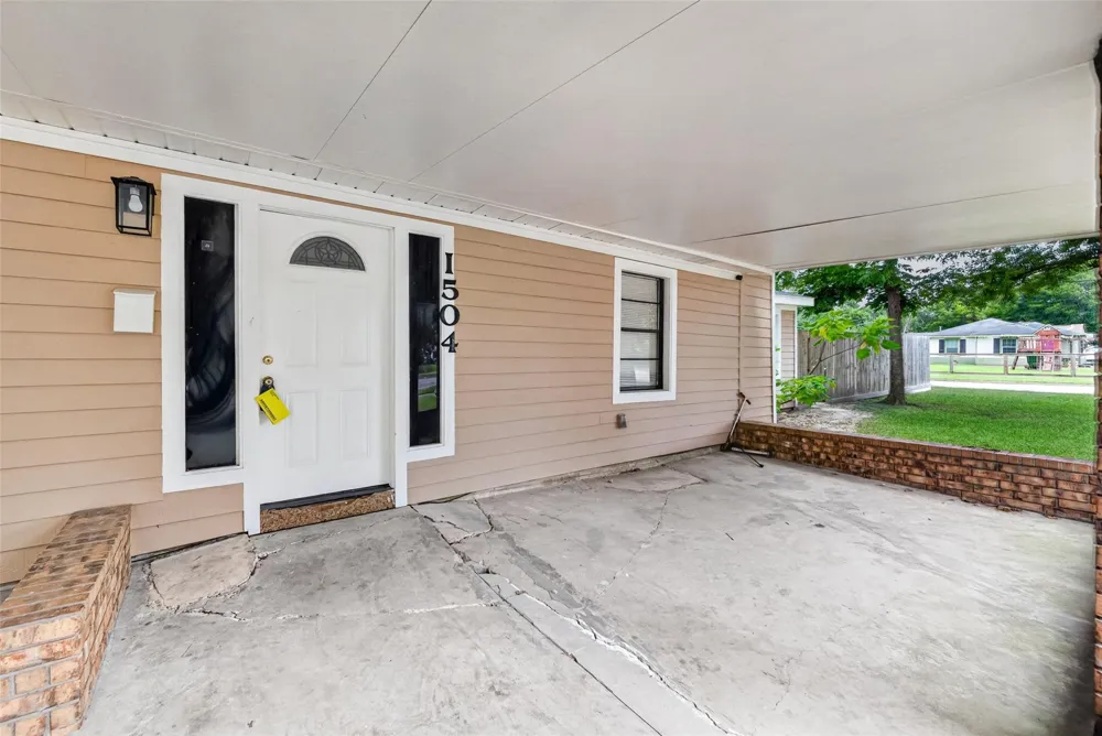 1504 Lawrence Avenue Pasadena, TX 77506