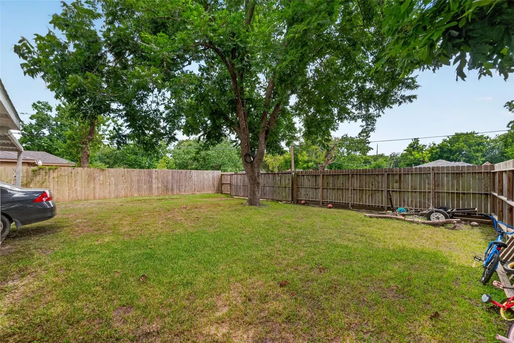 1504 Lawrence Avenue Pasadena, TX 77506