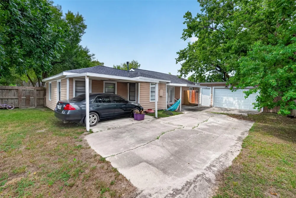 1504 Lawrence Avenue Pasadena, TX 77506