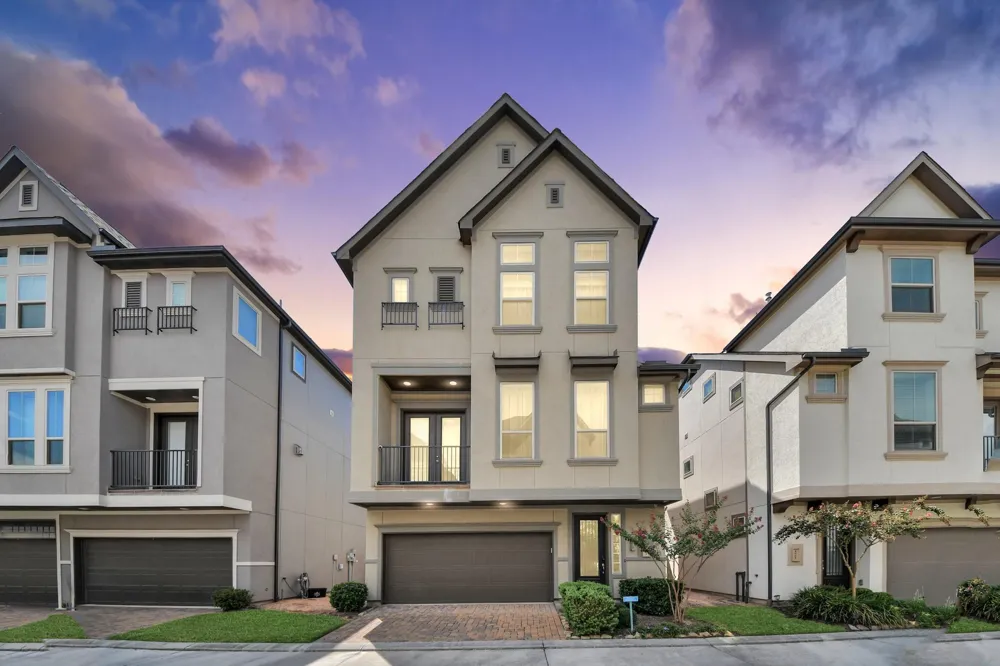 4007 Centre Meadow Way Houston, TX 77043