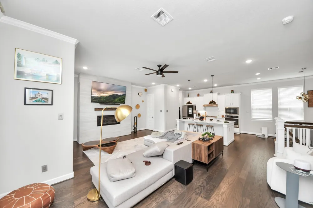 4007 Centre Meadow Way Houston, TX 77043