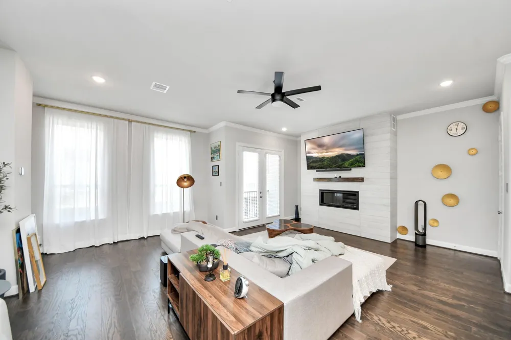 4007 Centre Meadow Way Houston, TX 77043