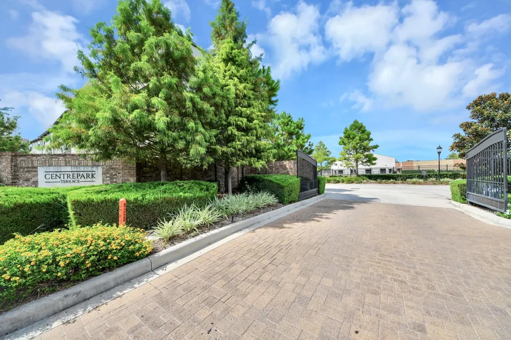 4007 Centre Meadow Way Houston, TX 77043