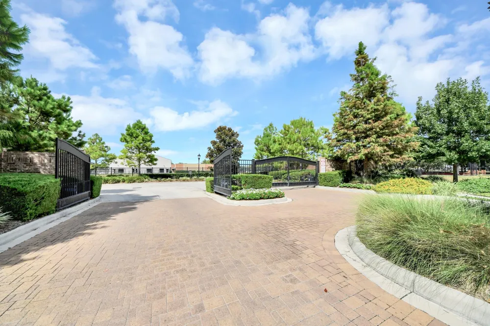 4007 Centre Meadow Way Houston, TX 77043
