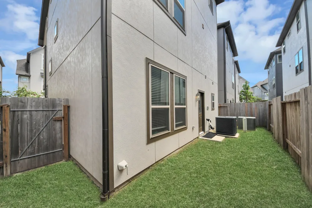 4007 Centre Meadow Way Houston, TX 77043