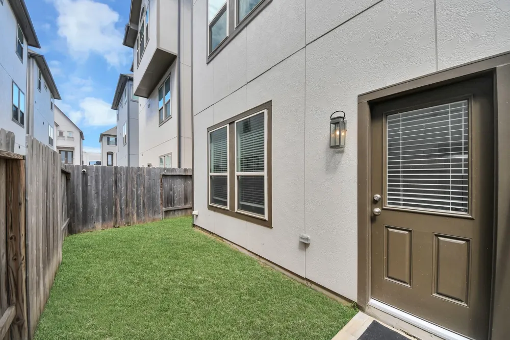 4007 Centre Meadow Way Houston, TX 77043