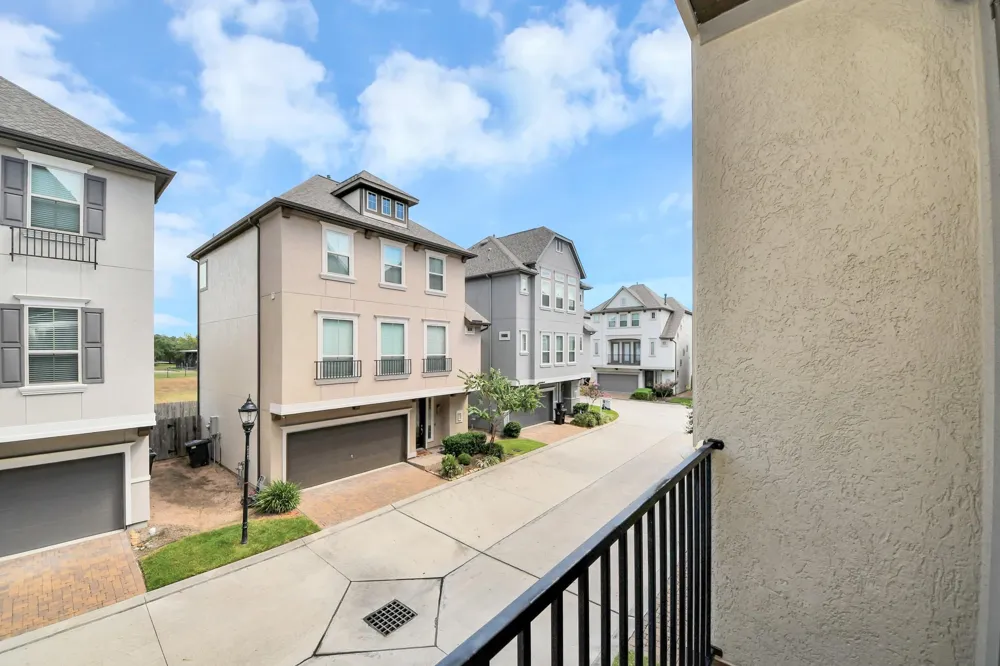 4007 Centre Meadow Way Houston, TX 77043