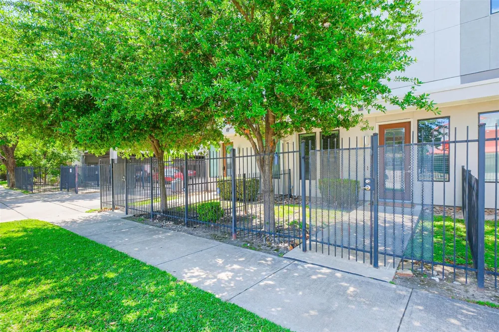 2401 Crawford Street #C1B Houston, TX 77004