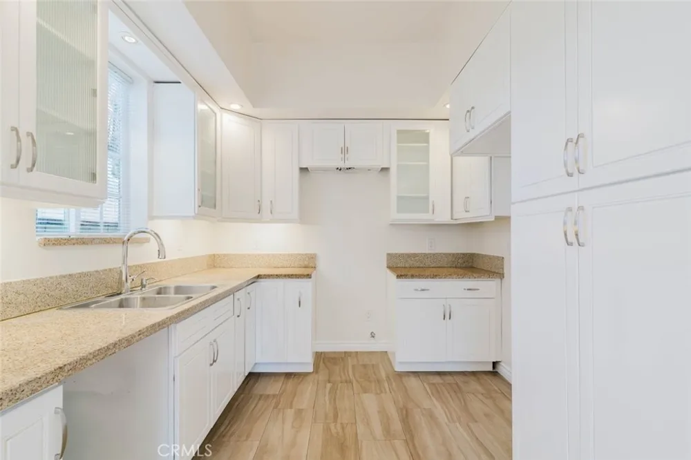 7947 Woodman Avenue Panorama City, CA 91402