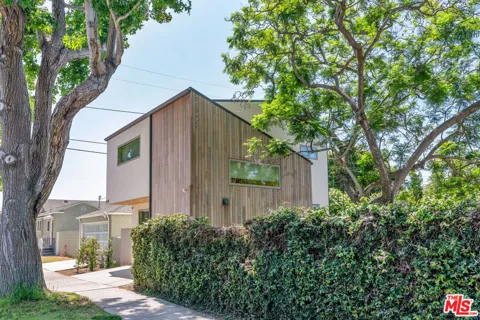 1352 Pacific Street #B