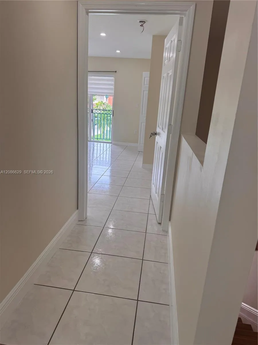 7075 NW 173rd Dr #1406 Hialeah, FL 33015