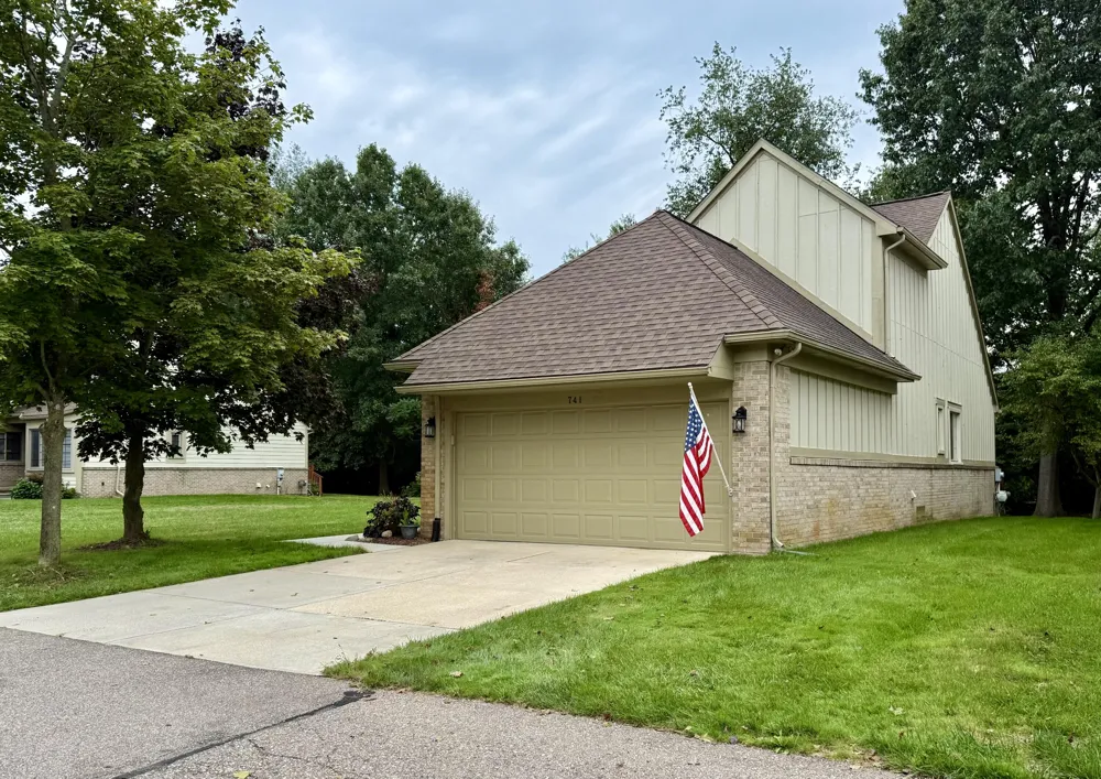 741 Red Maple Lane Wixom, MI 48393