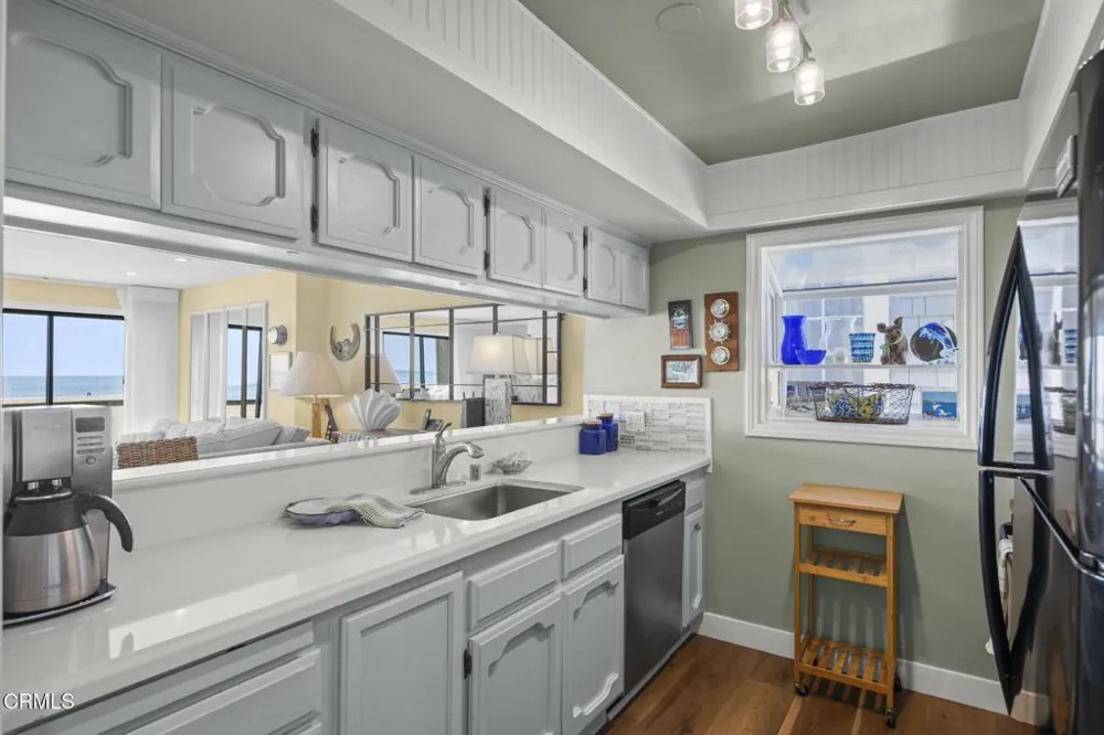 3949 Ocean Drive Oxnard, CA 93035