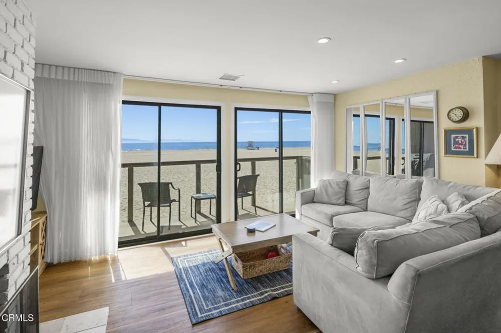 3949 Ocean Drive Oxnard, CA 93035