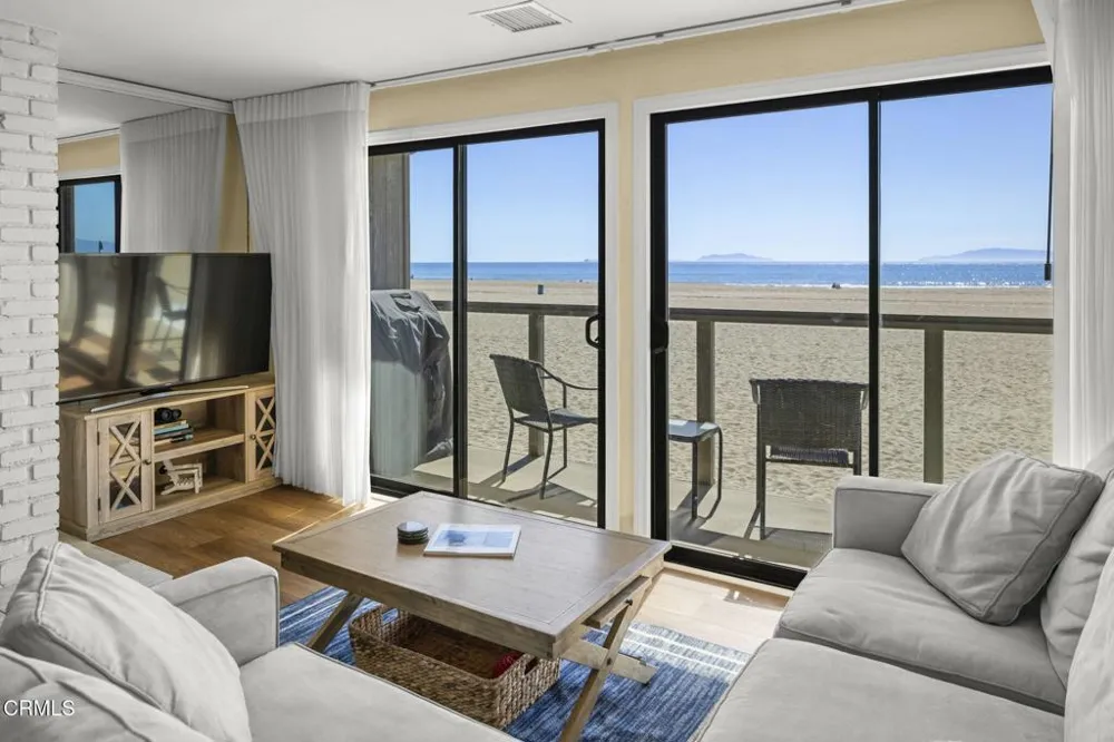 3949 Ocean Drive Oxnard, CA 93035