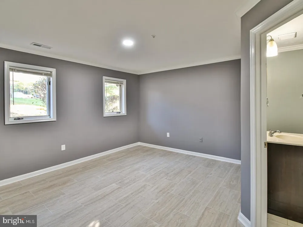 2010 ALICE AVENUE #101 Oxon Hill, MD 20745