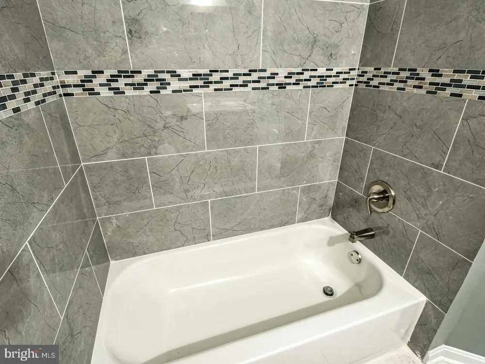 2010 ALICE AVENUE #101 Oxon Hill, MD 20745