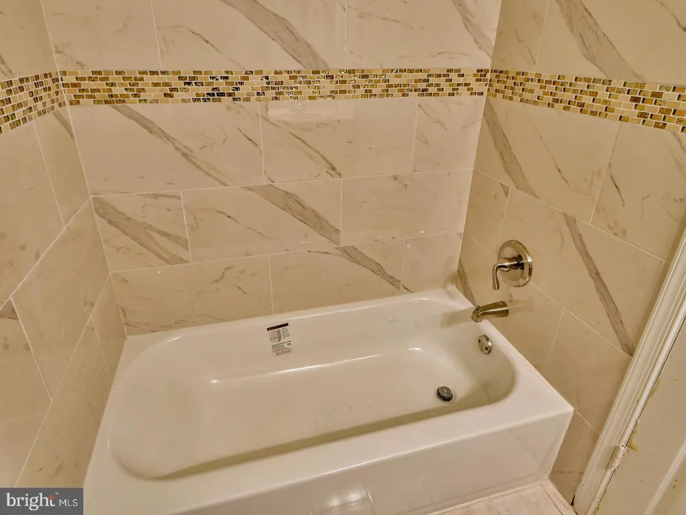 2010 ALICE AVENUE #101 Oxon Hill, MD 20745