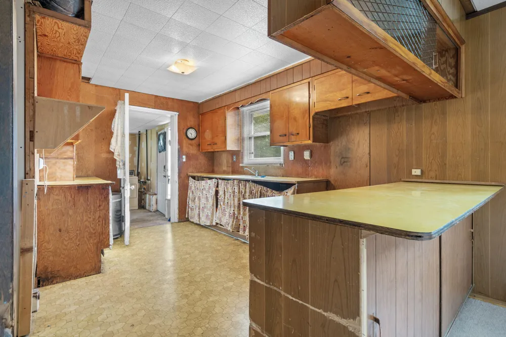 43650 Ecorse Road Belleville, MI 48111