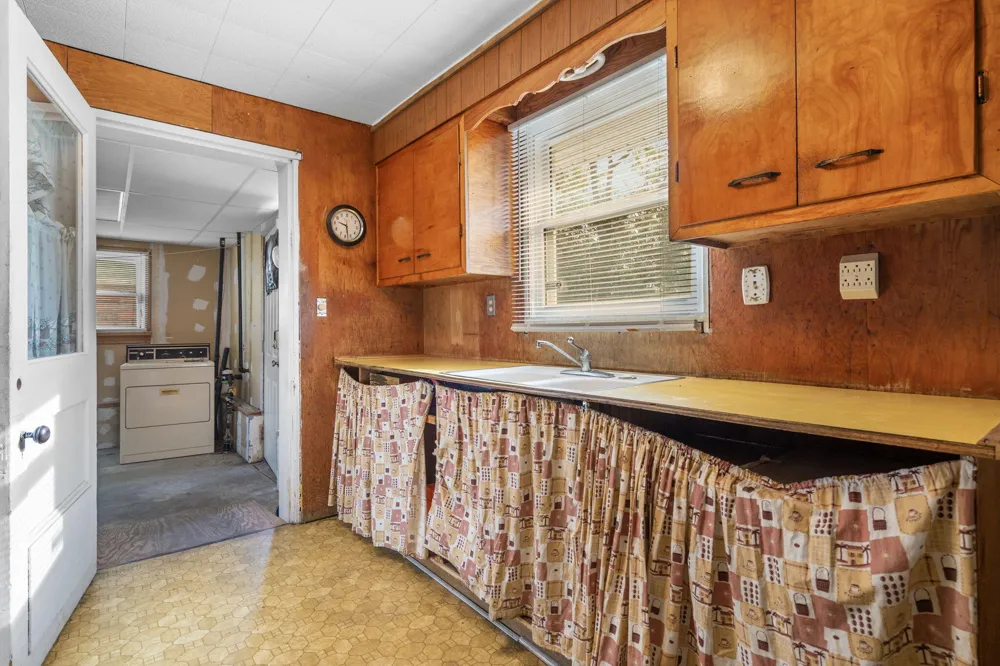 43650 Ecorse Road Belleville, MI 48111
