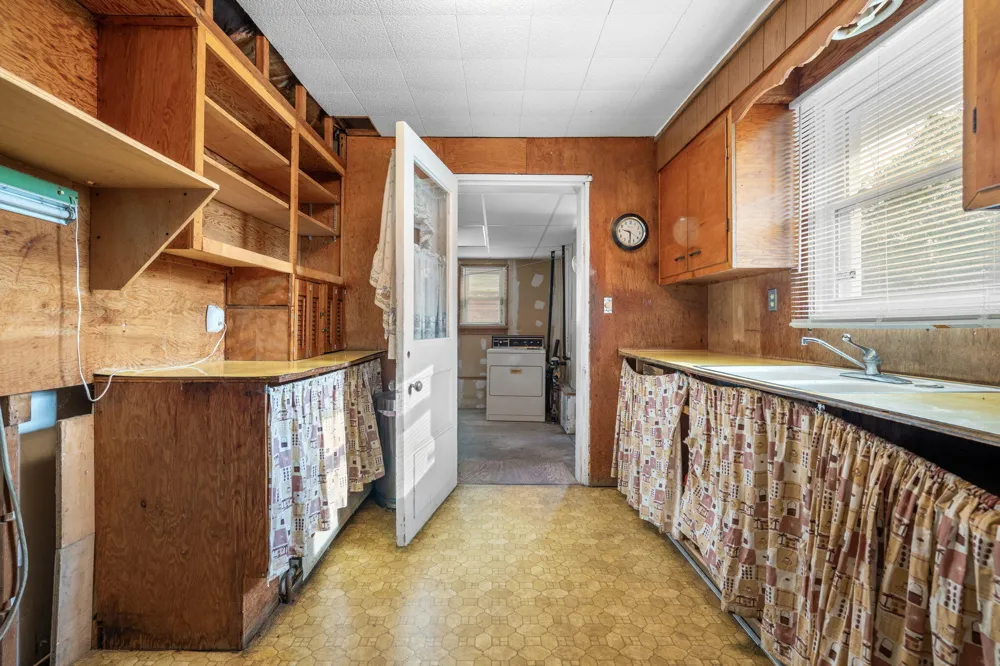 43650 Ecorse Road Belleville, MI 48111