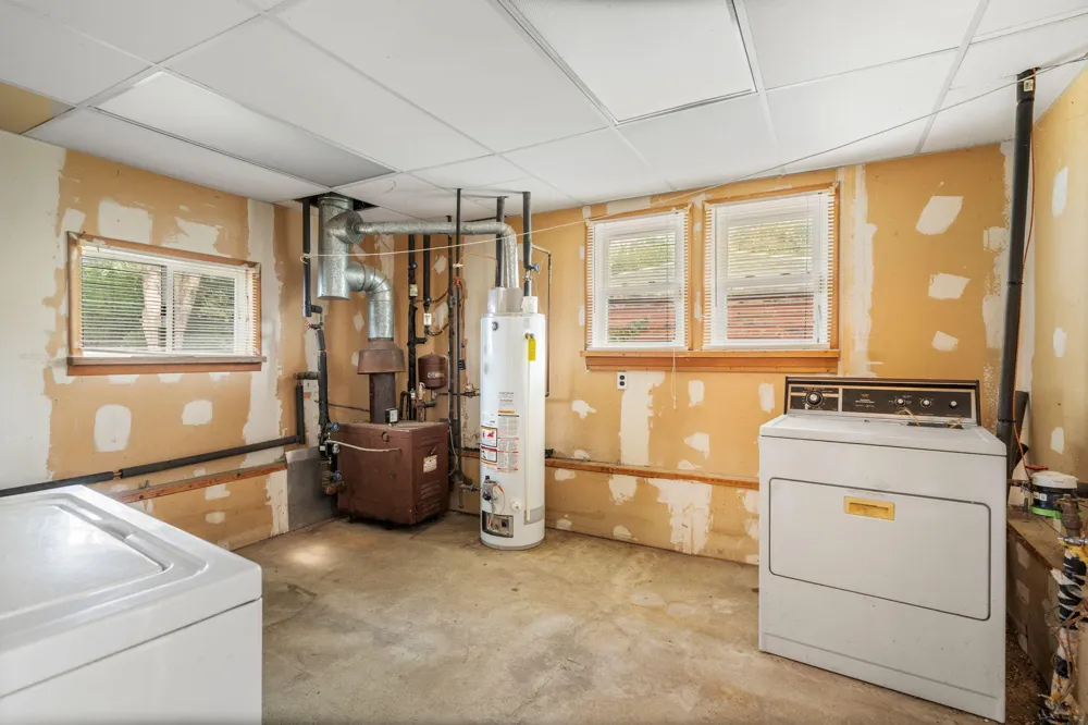 43650 Ecorse Road Belleville, MI 48111