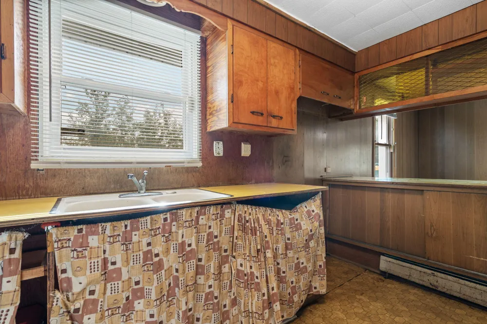 43650 Ecorse Road Belleville, MI 48111