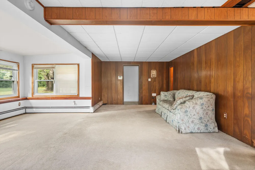 43650 Ecorse Road Belleville, MI 48111