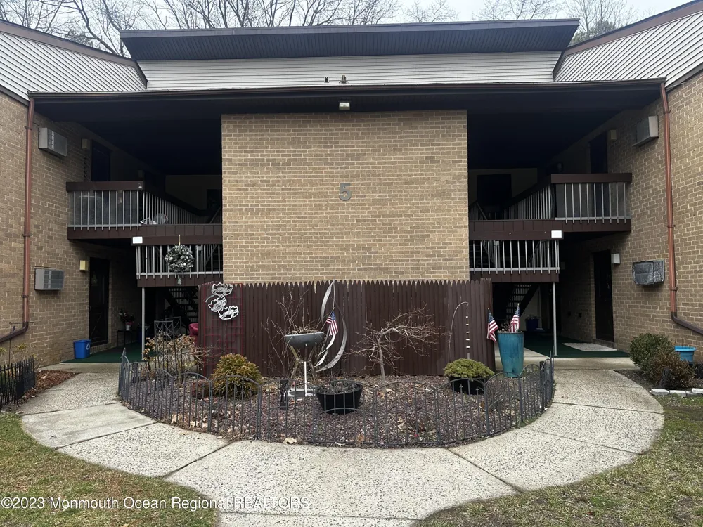 5 Pine Cluster Circle #J Manalapan, NJ 07726