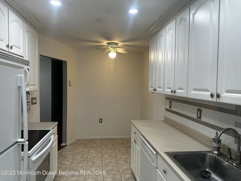 5 Pine Cluster Circle #J Manalapan, NJ 07726