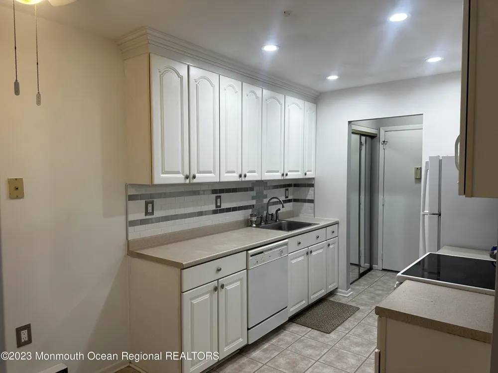 5 Pine Cluster Circle #J Manalapan, NJ 07726