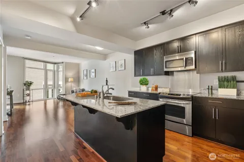 699 John Street #507