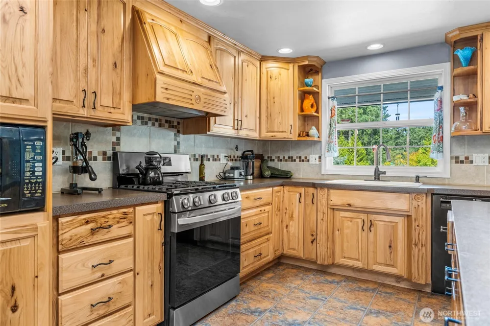 1866 Wellington Drive Oak Harbor, WA 98277