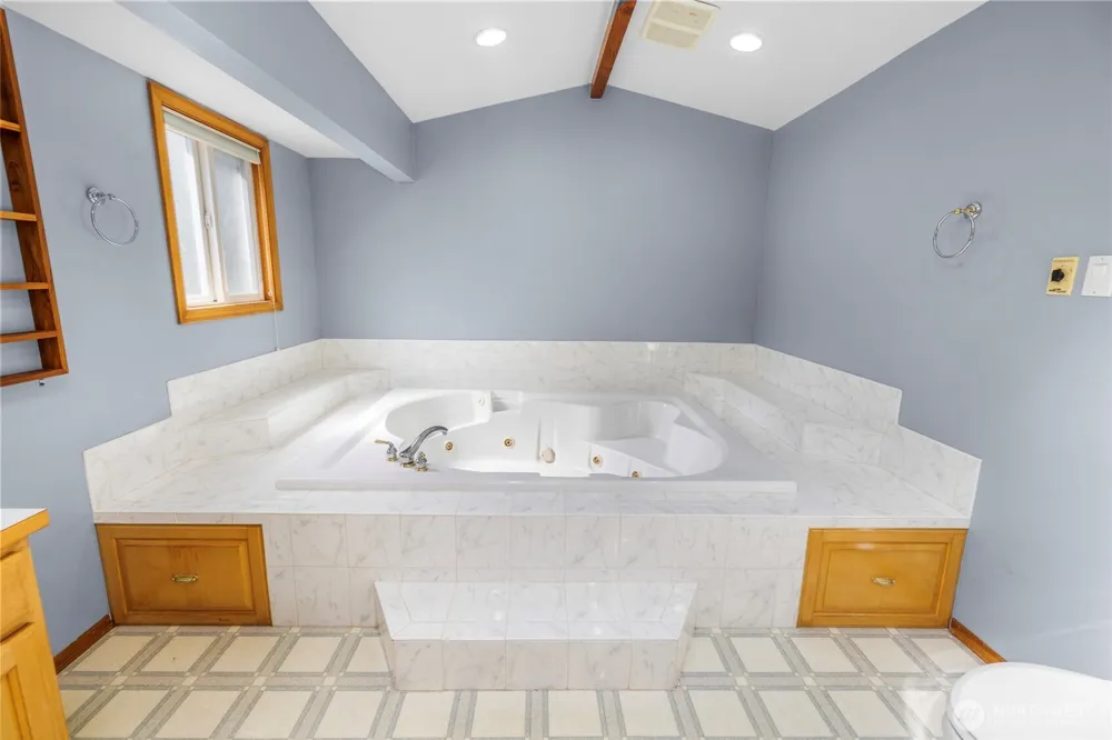 1866 Wellington Drive Oak Harbor, WA 98277