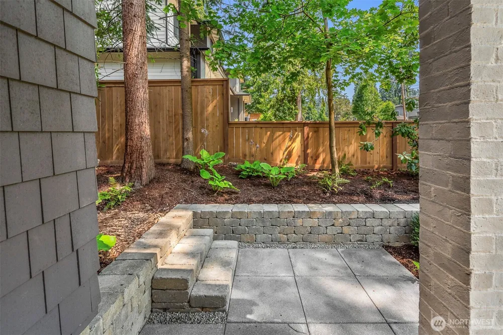 12416 NE 72nd Street Kirkland, WA 98033