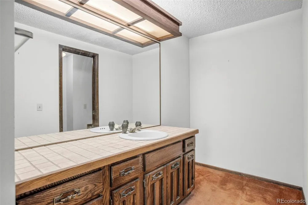 2439 W Kettle Circle Littleton, CO 80120
