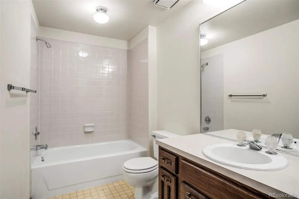 2439 W Kettle Circle Littleton, CO 80120